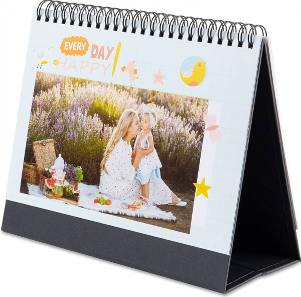 Kalender bingkai foto dengan tempat untuk menambahkan gambar